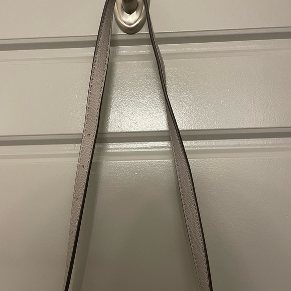 Michael Kors wallet on a string in pebble gray - Picture 4 of 4